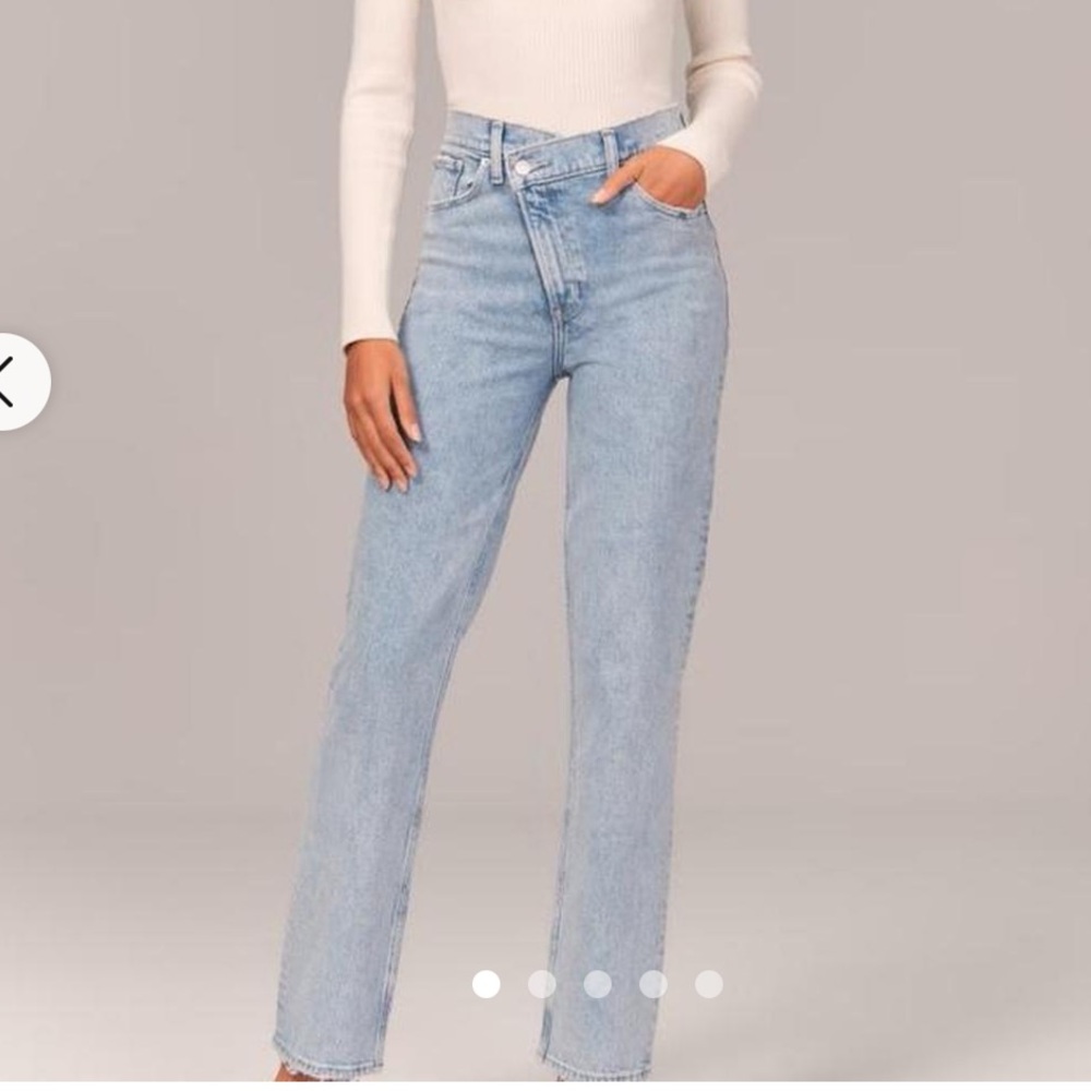 Abercrombie Ultra High Rise 90’s Straight Leg Jean